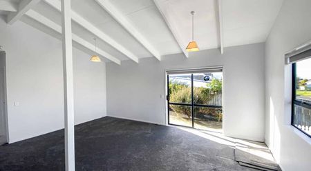 SPRINGVALE - 2 BEDROOMS - Photo 3