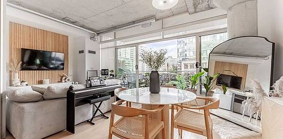 Furnished 1 Bedroom, 1 Bathroom - Portland Lofts - Photo 2