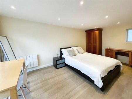 6 bedroom end of terrace house to rent - Photo 4