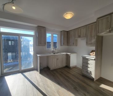 For Lease - 461 Blackburn Drive Unit# 72, Brantford, Ontario - Photo 6