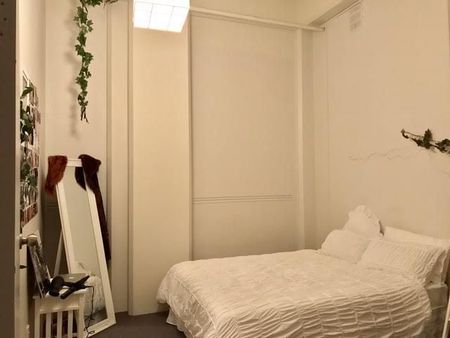 Character 4 Bedroom Apartment - Photo 4