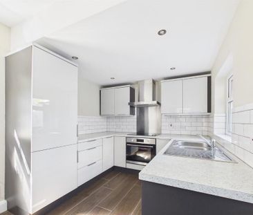 98 Shore Road, Greenisland, Carrickfergus, BT38 8UE - Photo 2