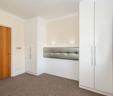 2 bedroom Flat To Let - Photo 6