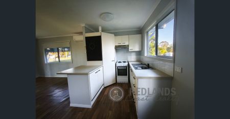 Newly Renovated Country-Cottage Home – 3 Bed | 1 Bath - Photo 5