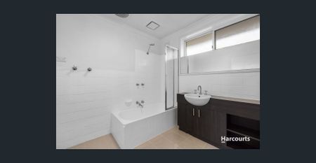 Cozy Family Living in the Heart of Oakleigh South - Photo 4