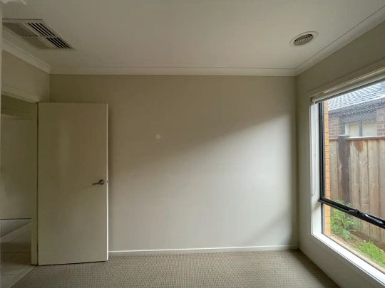 “Modern Family Home in Truganina” - Photo 1