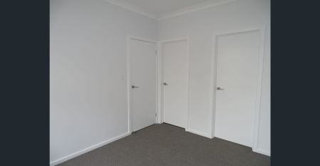 Easy Family Living in Clover Park Estate - Photo 3