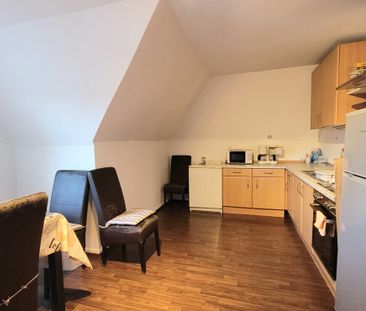 Zwei Zimmer Dachgeschoßwohnung mit EBK in Lollar - Foto 1