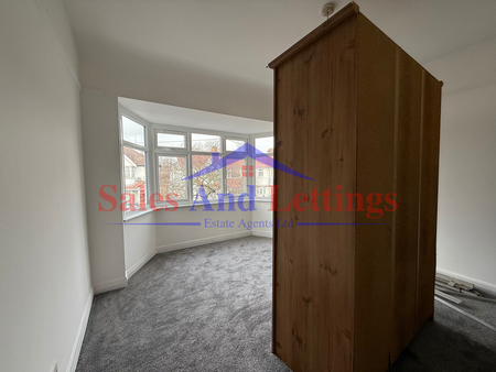 4 bedroom semi-detached house to rent - Photo 4