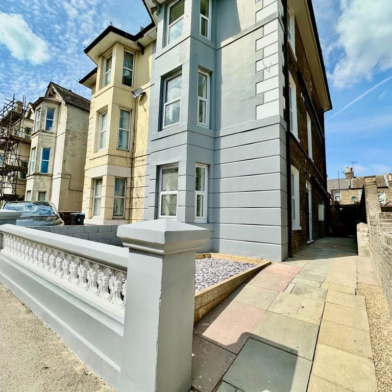 3 bedroom apartment to rent - Photo 1