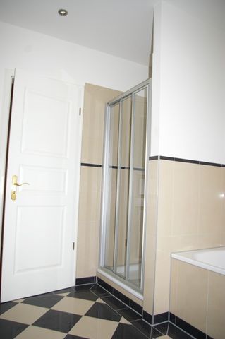 Sanierte Altbauwohnung im Dachgeschoss mit Loggia !! - Photo 3