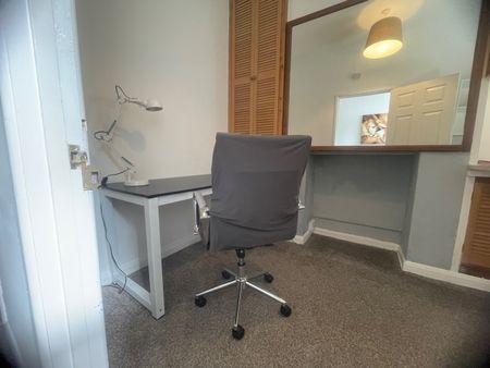 2 Bed Terraced House, Colchester Street, CV1 - Photo 4