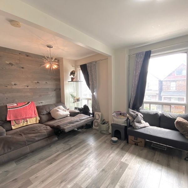 $1,699 / 2 br / 1 ba / 1100 sqft 33 Harvey St unit 1 - Photo 1