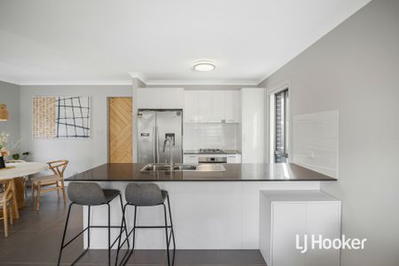Stunning 4 Bedroom Home - Great Location! - Photo 4