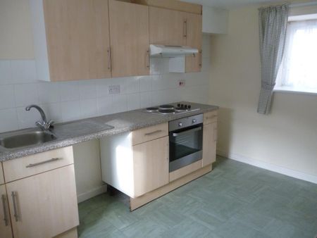 2 bedroom semi-detached house to rent - Photo 5