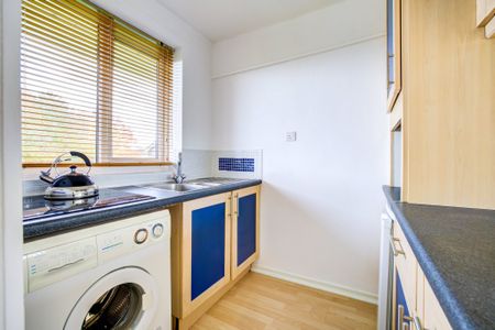 Broomley Court, Fawdon NE3 2BU - Photo 2