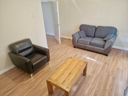 2 bed maisonette to rent in Hatcher Crescent - Photo 4