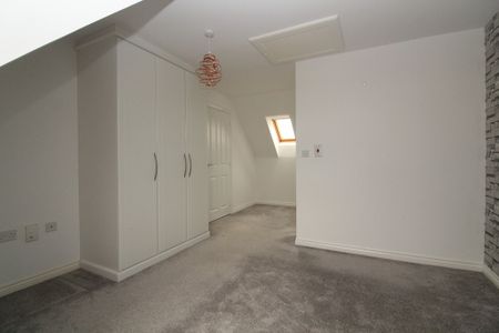 3 Bedroom Semi-Detached House - Photo 5