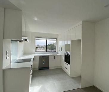 2 Bedroom 2 Bathroom House in Henderson - Photo 2