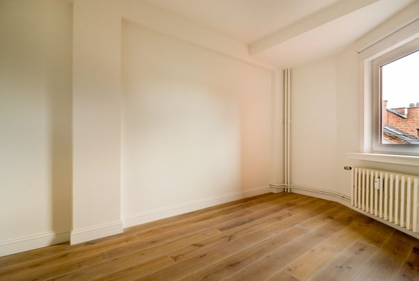 Ruim en gerenoveerd appartement in het Nieuw Kwartier - Photo 1