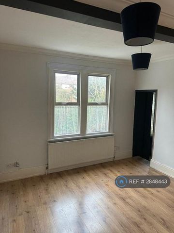 1 bedroom in a house share to rent - Photo 4