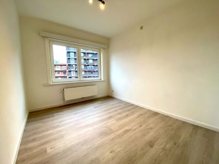 Gerenoveerd appartement met 2 ruime slaapkamer - Foto 4