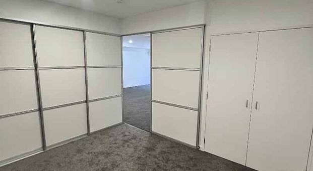 Spacious Lounge - Photo 1