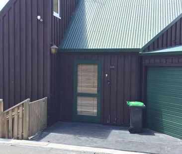 A home with amazing close ocean view - Photo 1