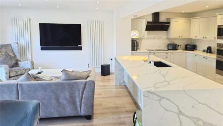 4 bedroom detached house to rent - Photo 4