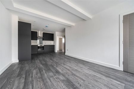 The Broadway, AL1, Hertfordshire - Photo 2