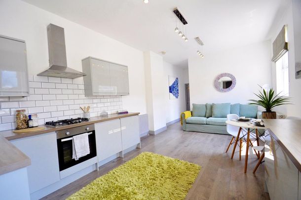 2 bedroom flat to rent - Photo 1