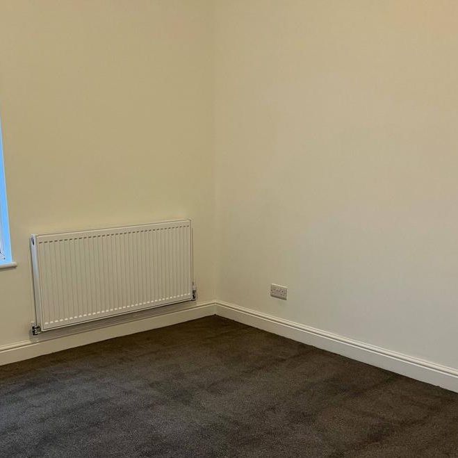 2 bedroom end of terrace house to rent - Photo 1