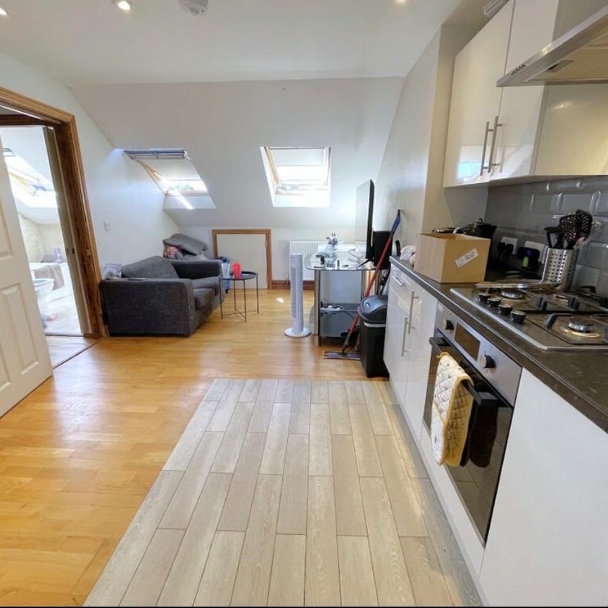 1 Bed Flat, Montana Road, SW17 - Photo 1