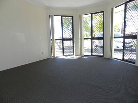 6 BEDROOM, AIR CONDITIONING; UNFURNISHED HOUSE - Photo 2