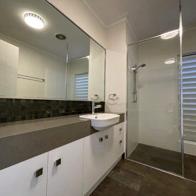 3 Bedroom Beachfront Home - Photo 1