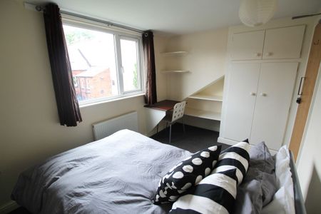 4 bedroom terraced house to rent - Photo 2