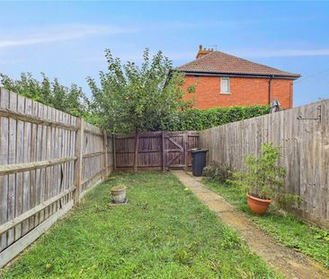 St James Gardens, Trowbridge, Wiltshire, BA14 - Photo 1