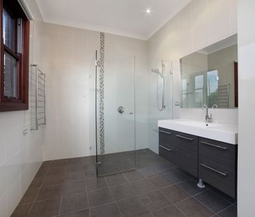 Quality Family Residence - Photo 5