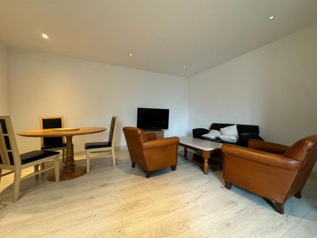 6 bedroom semi-detached house to rent - Photo 2