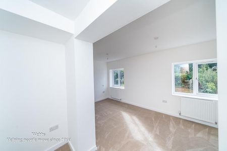 4 bedroom semi-detached house to rent - Photo 2