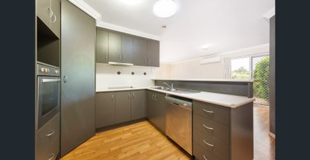 Spacious 3 Bedroom unit with solar electricity! - Photo 4