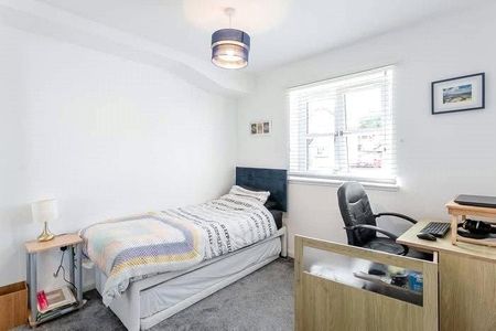 2 bedroom ground floor flat to rent - Photo 4