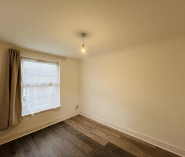 3 bedroom flat to rent - Photo 6