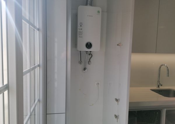 Fantástico Apartamento T2 para Arrendamento na Amadora