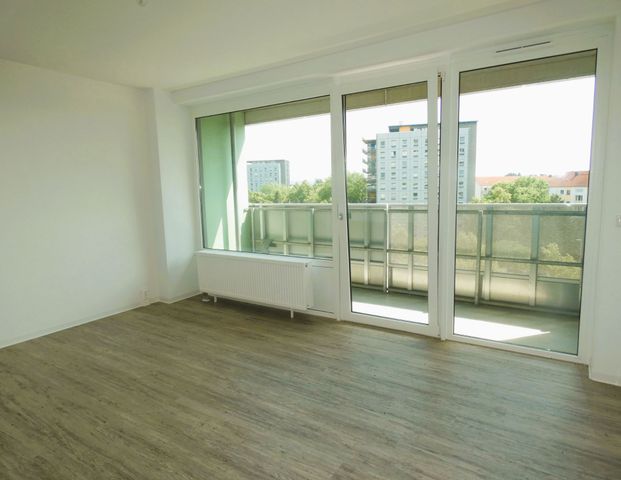 City-Feeling pur – stilvolle modernisierte 2-Raum-Wohnung mit Aussicht! - Foto 1