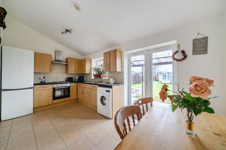 3 bedroom end of terrace house to rent - Photo 5