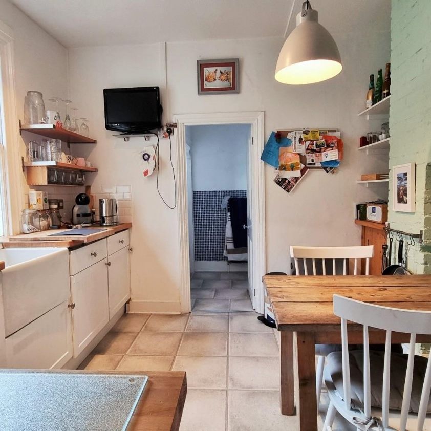 1 bedroom Flat To Let - Photo 1