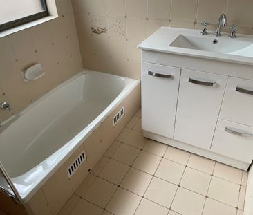 NEW KITCHEN - WALK TO SHOPS & BUS - Photo 6