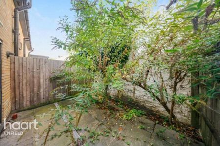 4 bedroom apartment to rent - Photo 2