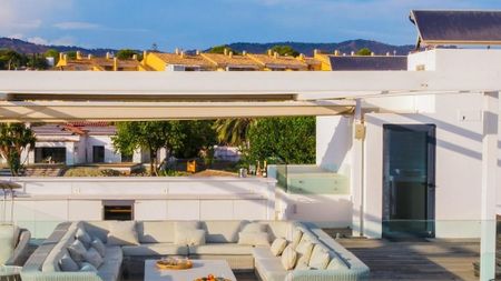 6 bedroom luxury Villa for rent in Marbella Del Este, Spain - Photo 3